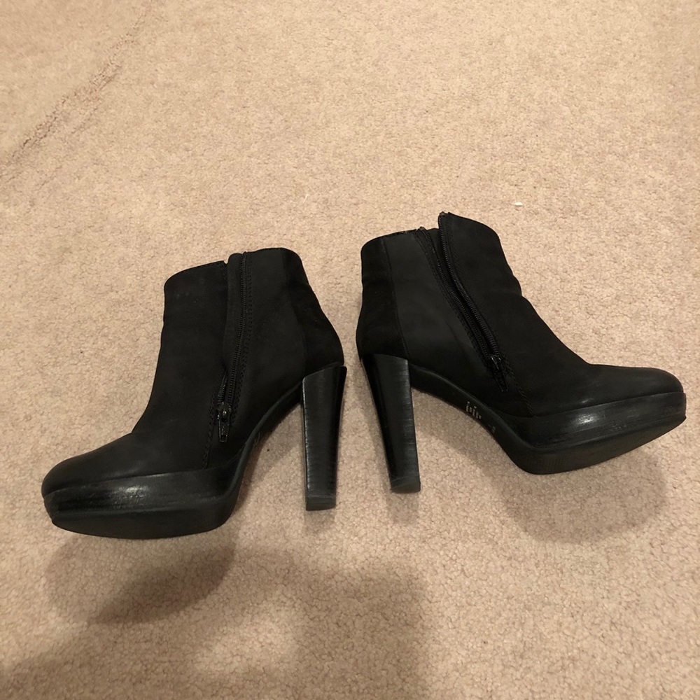Barely worn Steve Madden black booties high heel